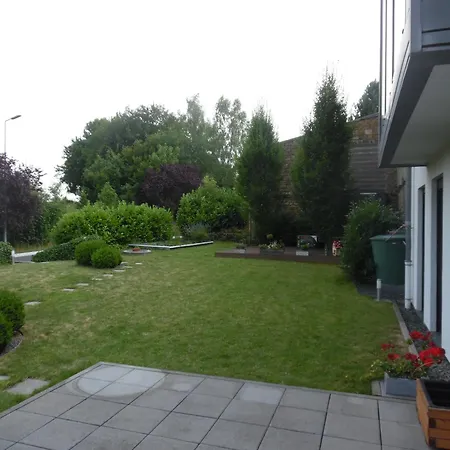 Appartement Cozy With A Garden, 25min Drive From The